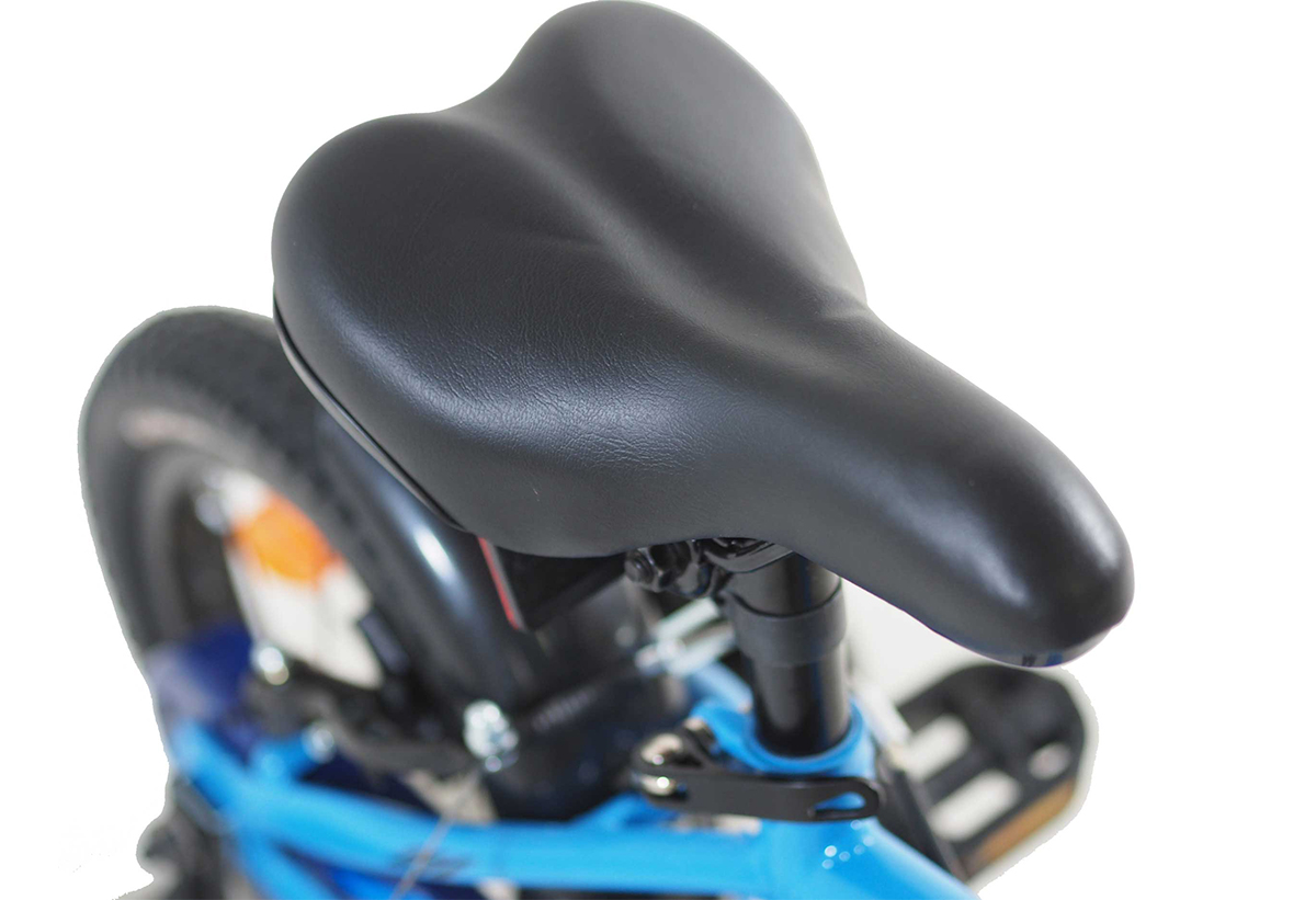 Απεικονίζεται κοντινό στη σέλα.